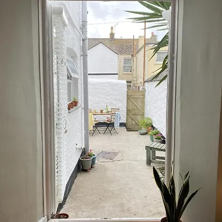 בית נופש Spacious, Seaside, Victorian 